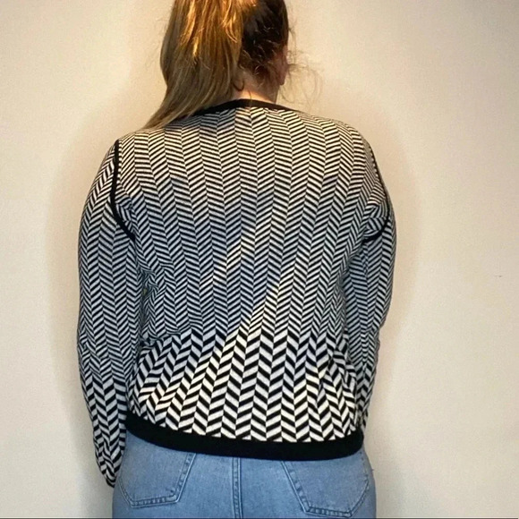 Banana Republic Patterned Black and White Sweater - Picture 3 of 4